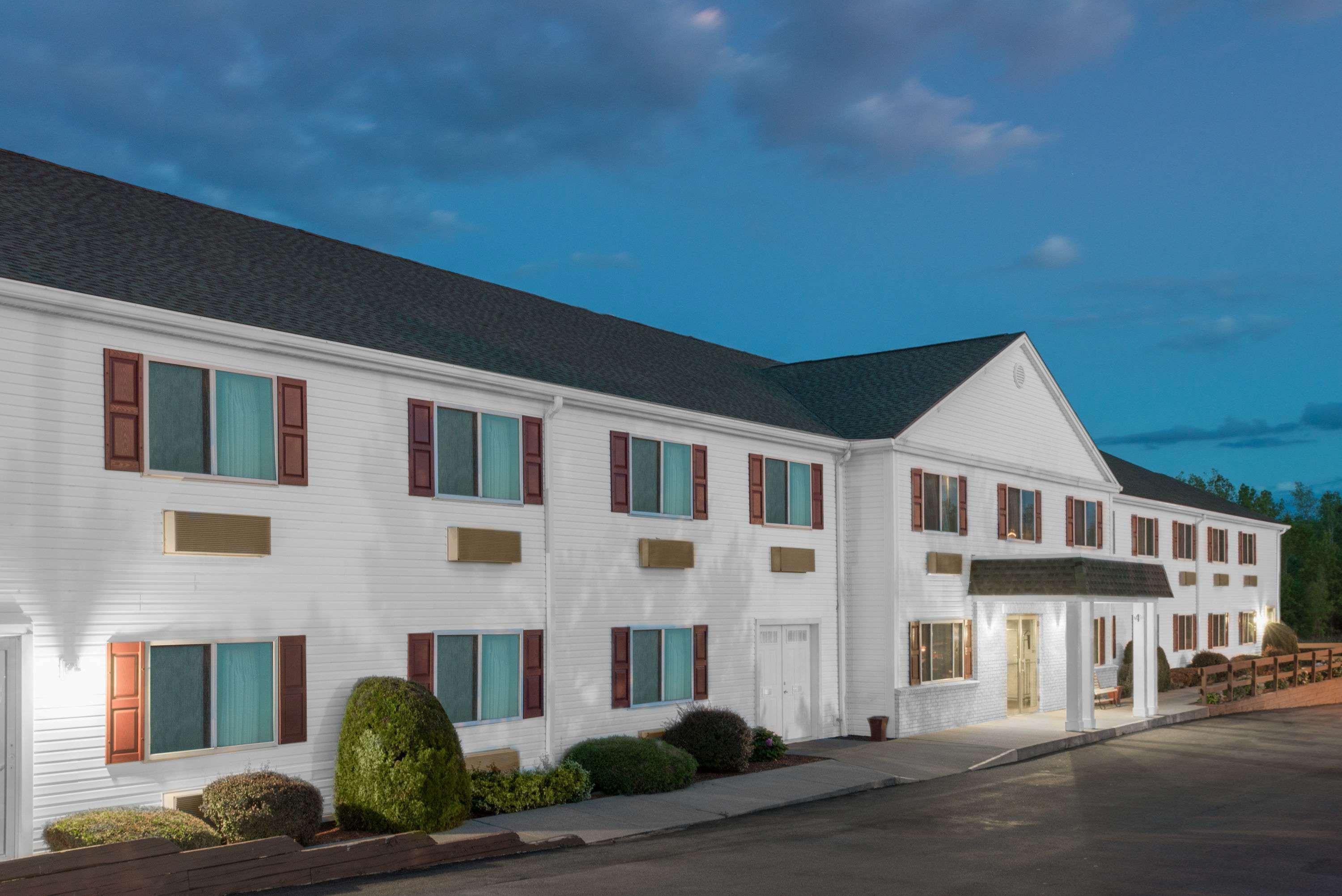 Super 8 by Wyndham Webster/Rochester Exterior foto